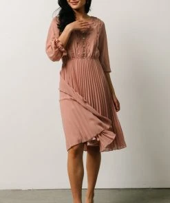 POL Dresses Brinley Pleated Dress | Dusty Mauve
