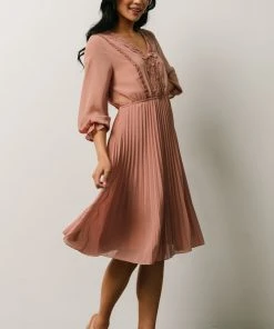 POL Dresses Brinley Pleated Dress | Dusty Mauve