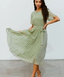 POL Dresses Prim Pleated Dress | Olive Print